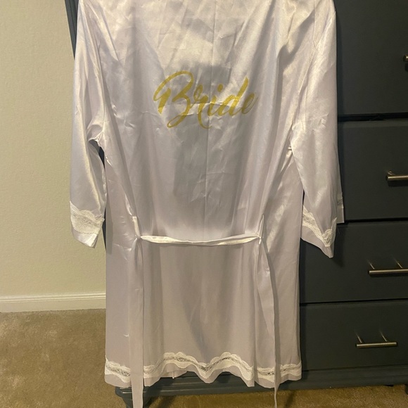 Bride robe with lace trim and slippers - Picture 4 of 5